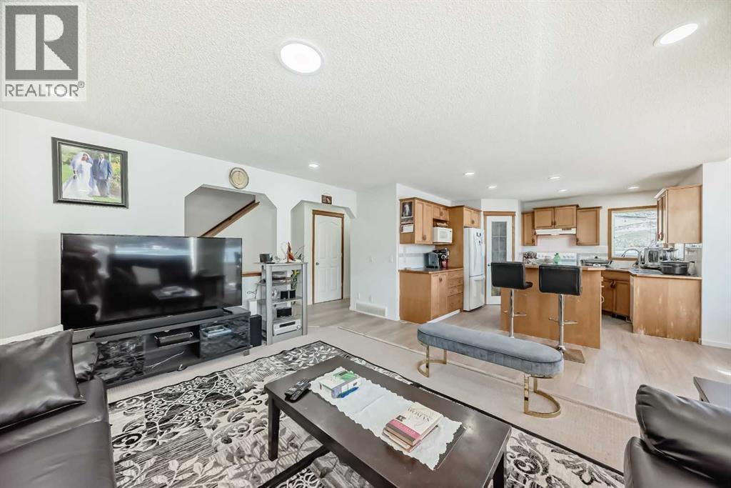 Photo 19 of 407 Citadel Meadow Bay Nw, Calgary AB