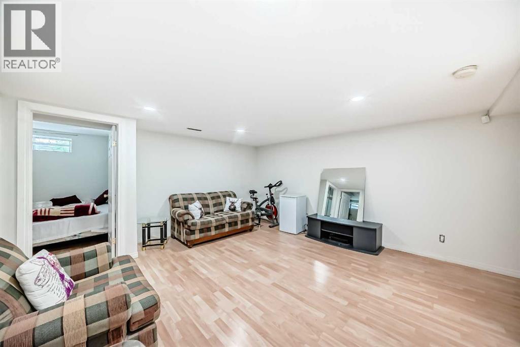 Photo 39 of 407 Citadel Meadow Bay Nw, Calgary AB
