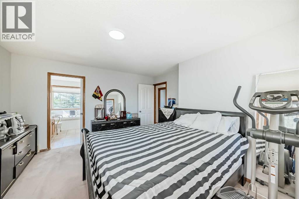 Photo 25 of 407 Citadel Meadow Bay Nw, Calgary AB