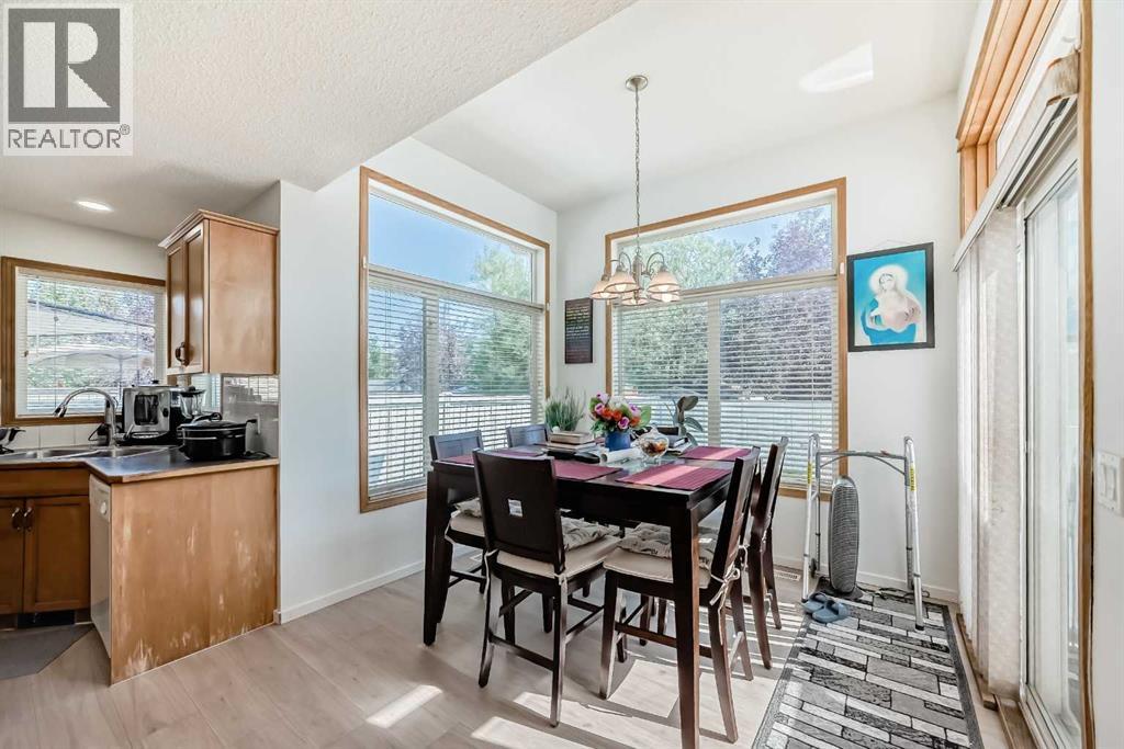 Photo 11 of 407 Citadel Meadow Bay Nw, Calgary AB