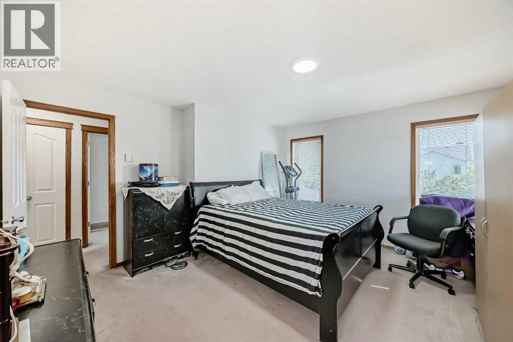 Photo 24 of 407 Citadel Meadow Bay Nw, Calgary AB