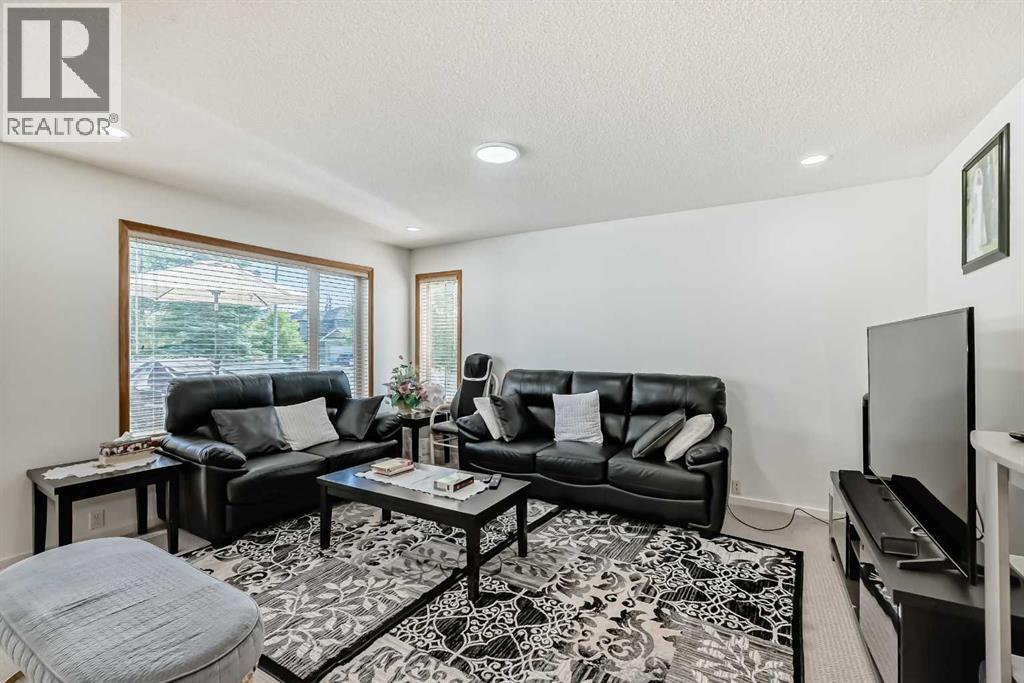 Photo 18 of 407 Citadel Meadow Bay Nw, Calgary AB