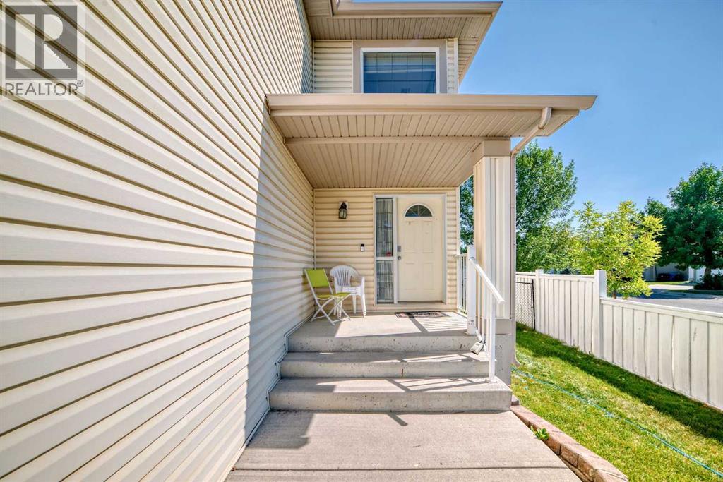 Photo 3 of 407 Citadel Meadow Bay Nw, Calgary AB
