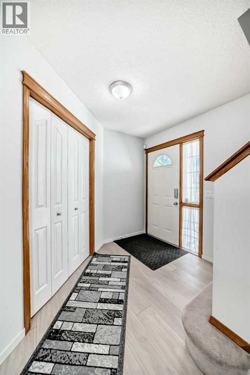 Photo 5 of 407 Citadel Meadow Bay Nw, Calgary AB