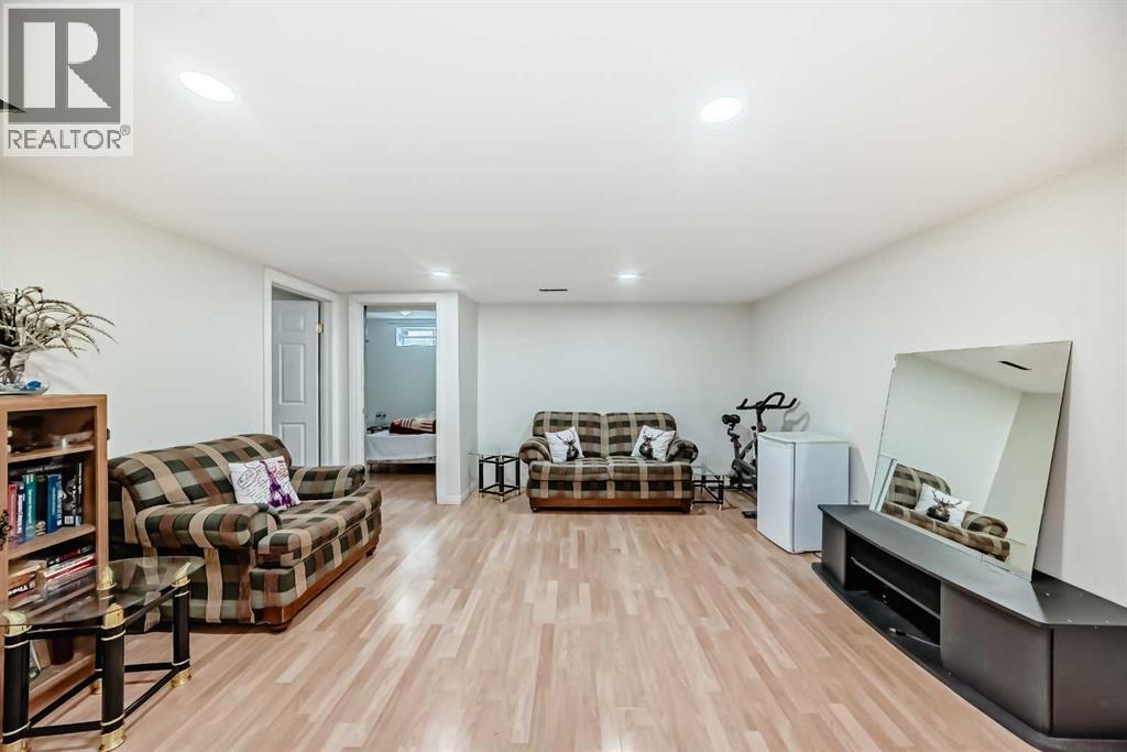 Photo 37 of 407 Citadel Meadow Bay Nw, Calgary AB