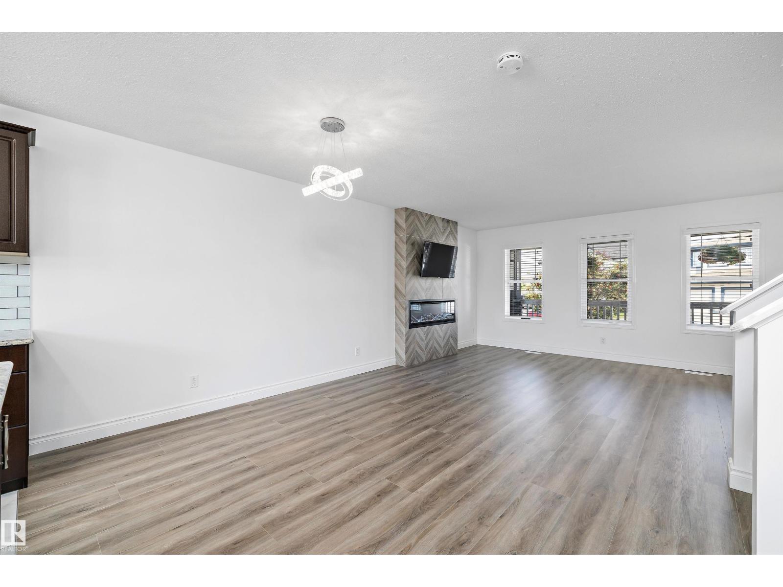 Photo 11 of 9852 217 St Nw Nw, Edmonton AB