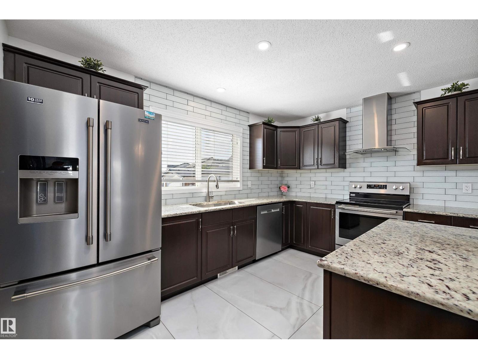 Photo 16 of 9852 217 St Nw Nw, Edmonton AB