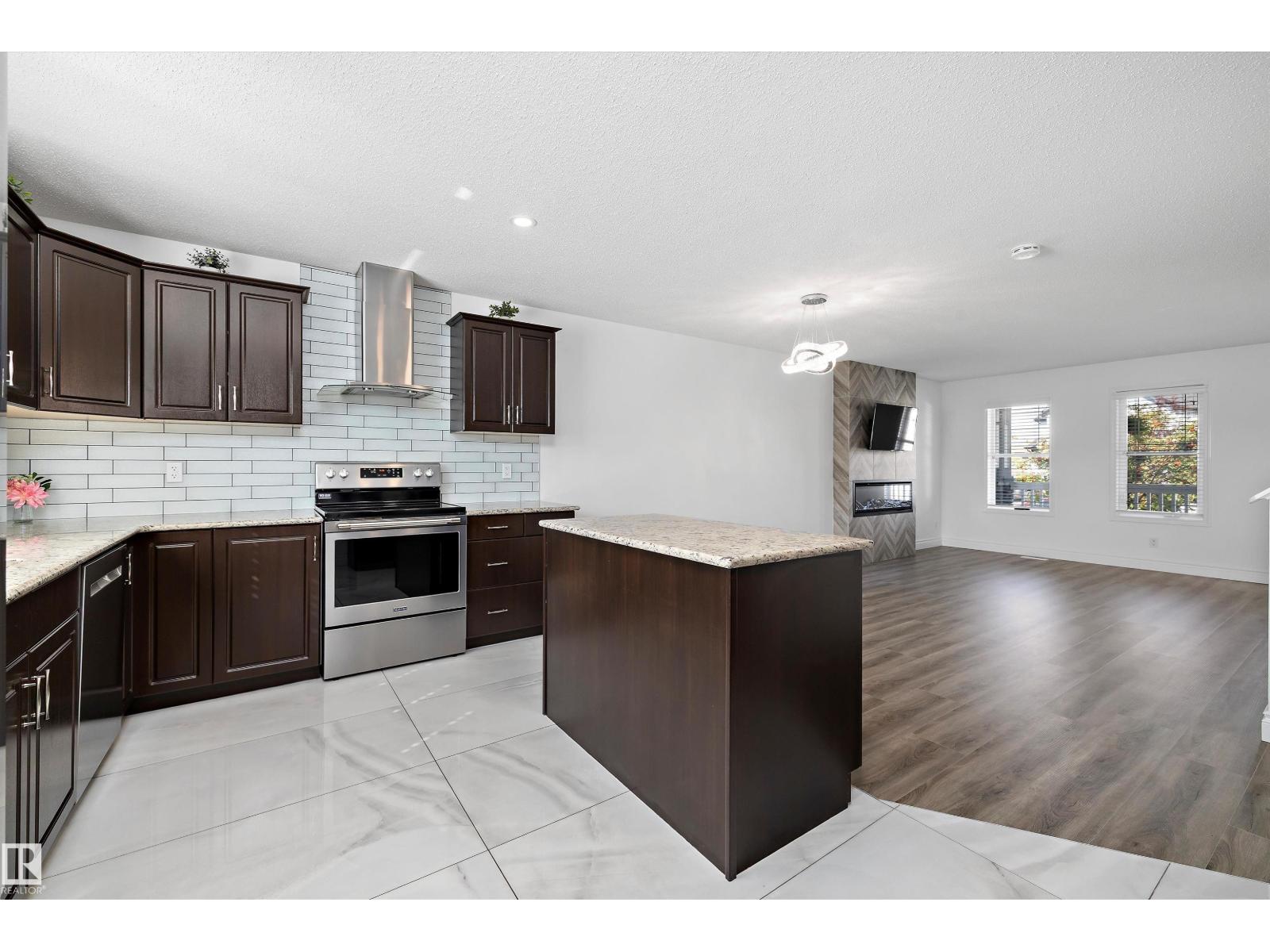 Photo 17 of 9852 217 St Nw Nw, Edmonton AB