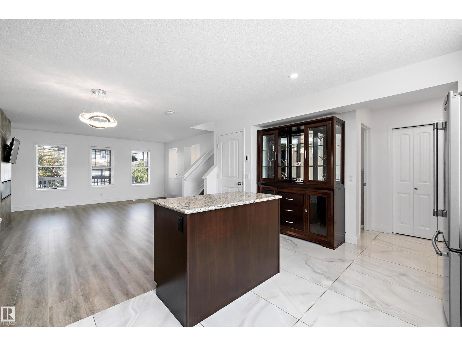Photo 18 of 9852 217 St Nw Nw, Edmonton AB