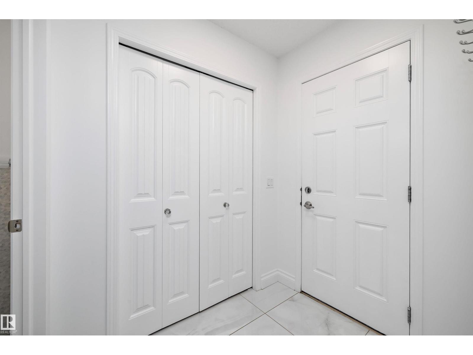 Photo 19 of 9852 217 St Nw Nw, Edmonton AB