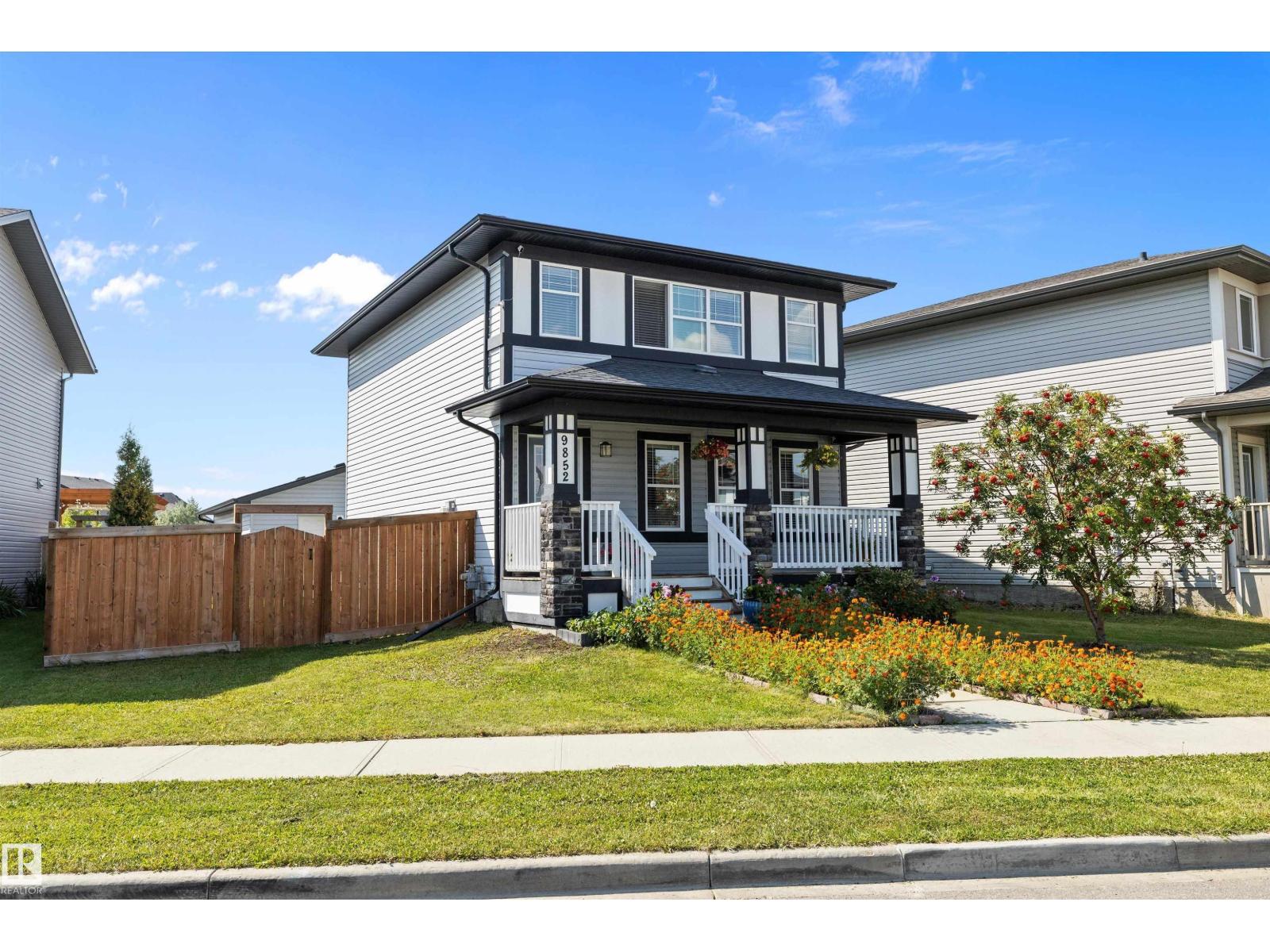 Photo 2 of 9852 217 St Nw Nw, Edmonton AB