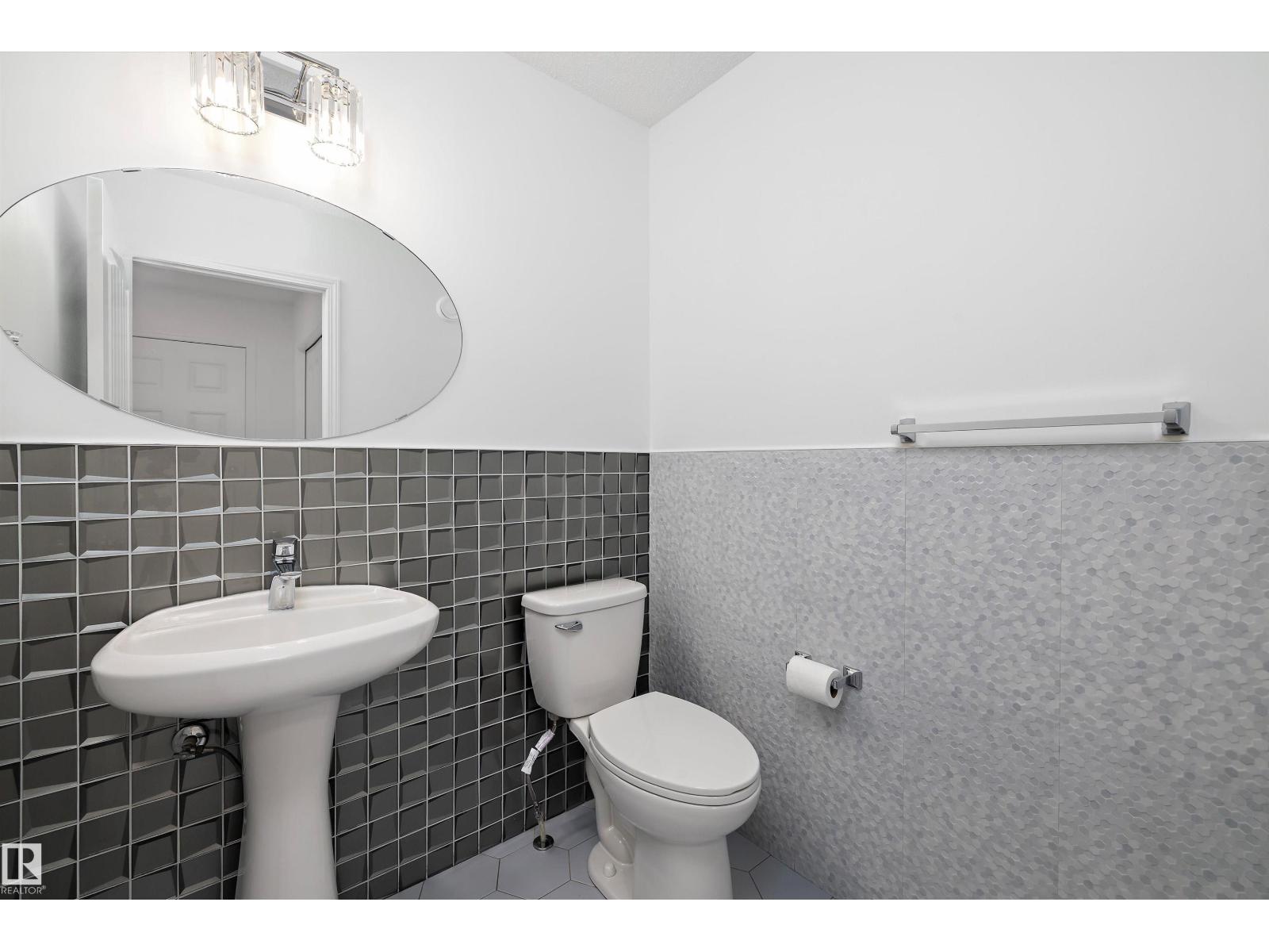 Photo 20 of 9852 217 St Nw Nw, Edmonton AB