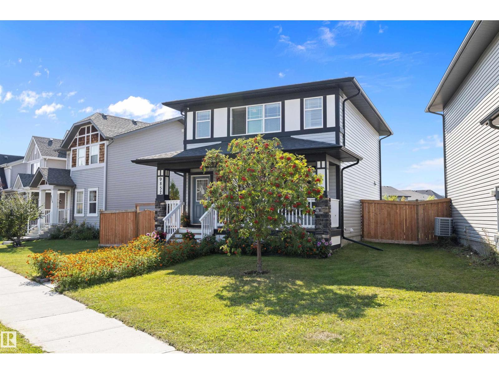 Photo 3 of 9852 217 St Nw Nw, Edmonton AB