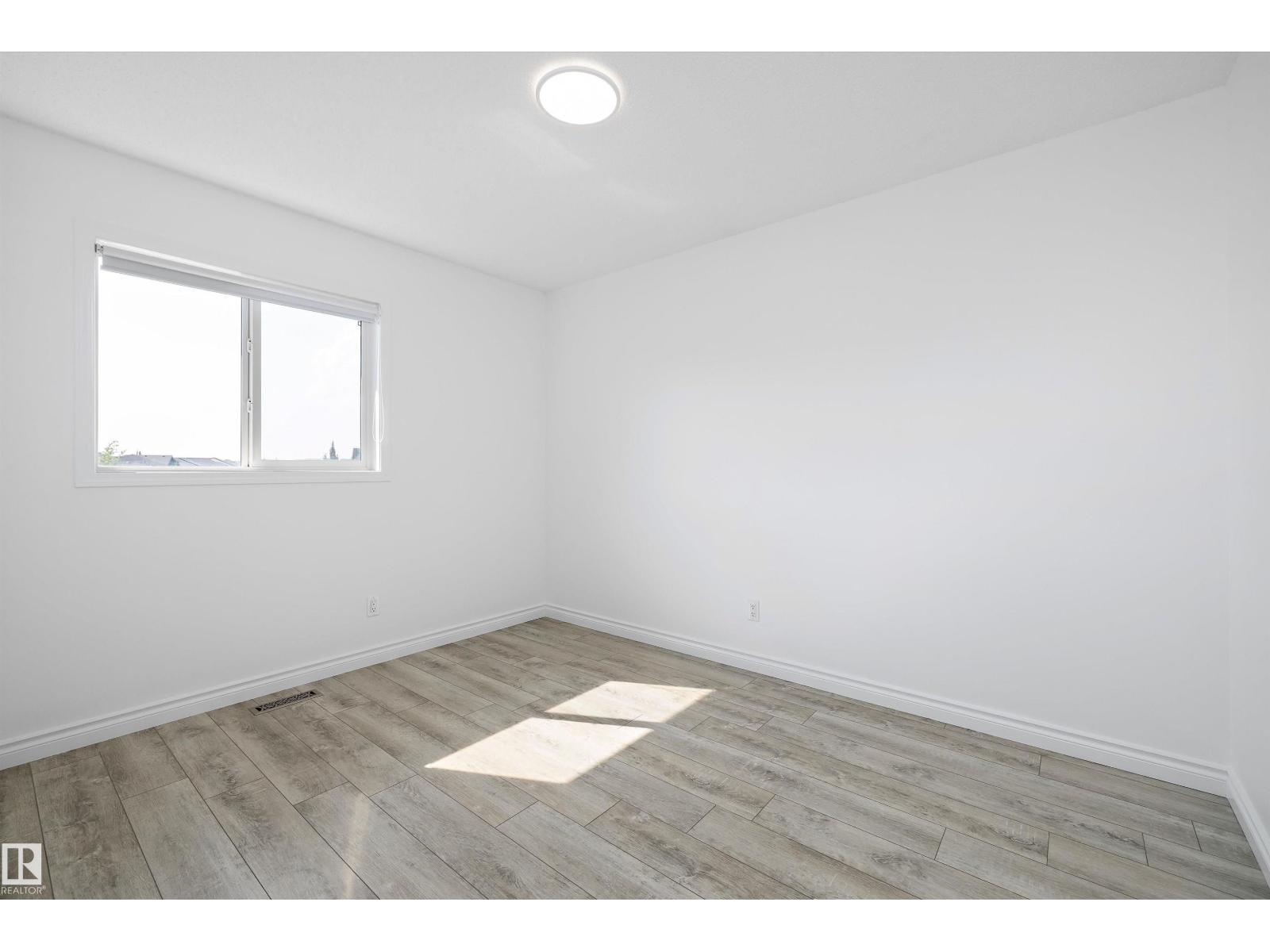 Photo 31 of 9852 217 St Nw Nw, Edmonton AB