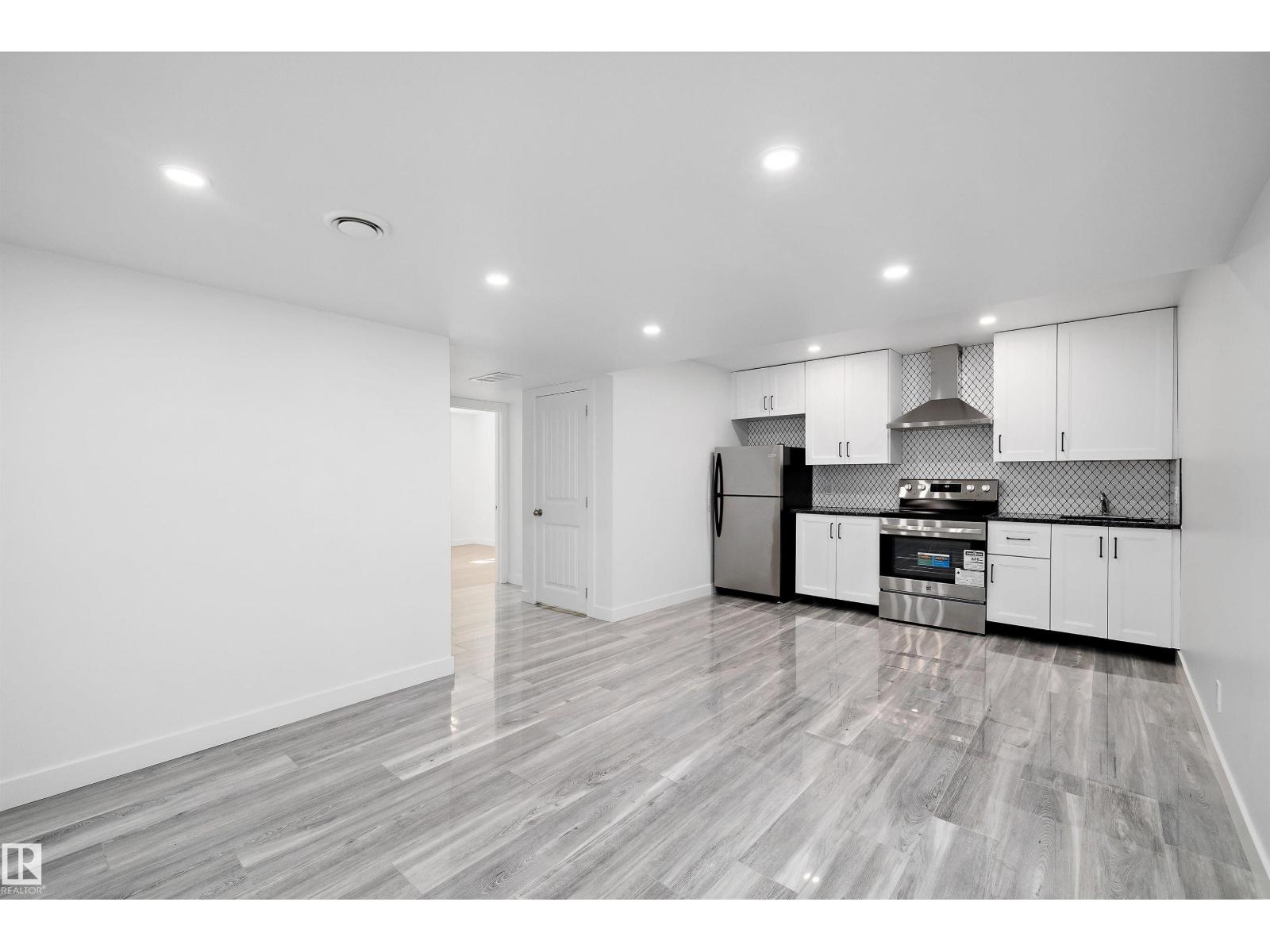 Photo 35 of 9852 217 St Nw Nw, Edmonton AB