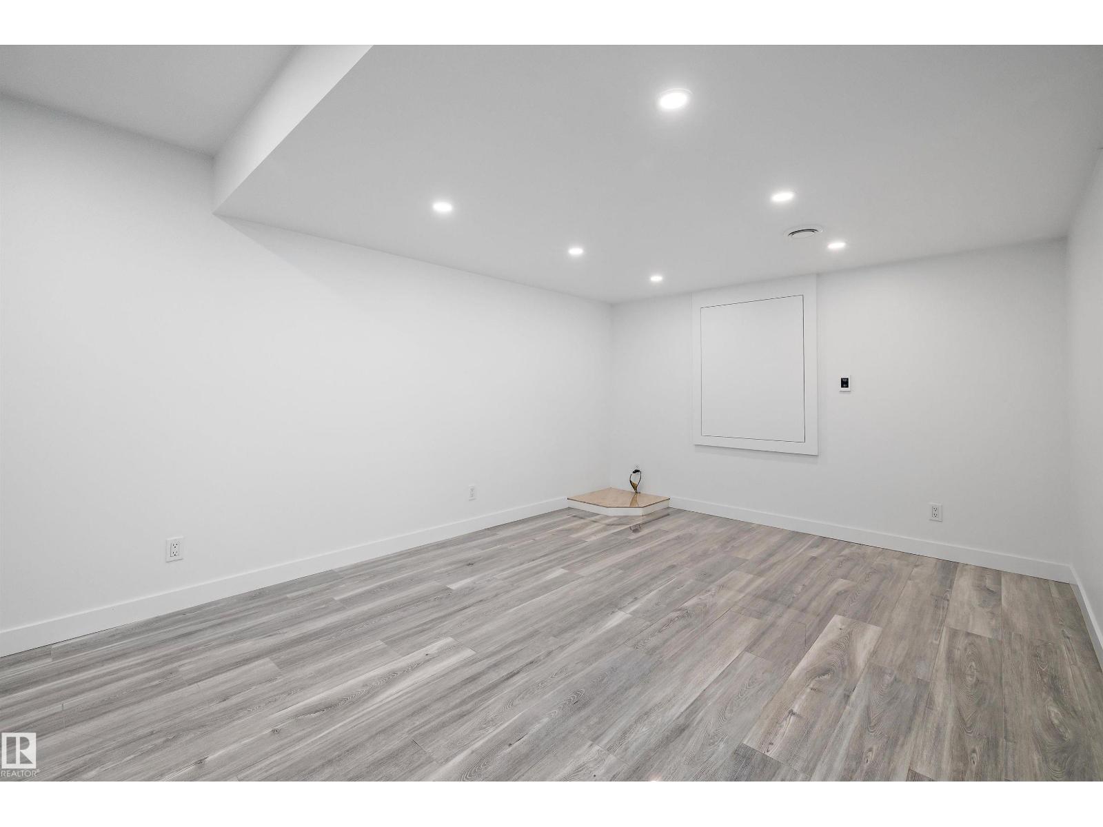 Photo 36 of 9852 217 St Nw Nw, Edmonton AB