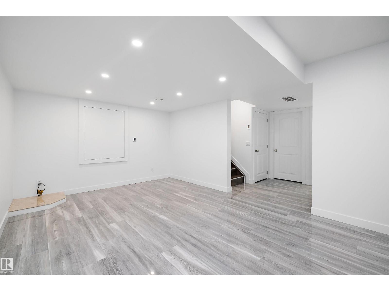 Photo 39 of 9852 217 St Nw Nw, Edmonton AB