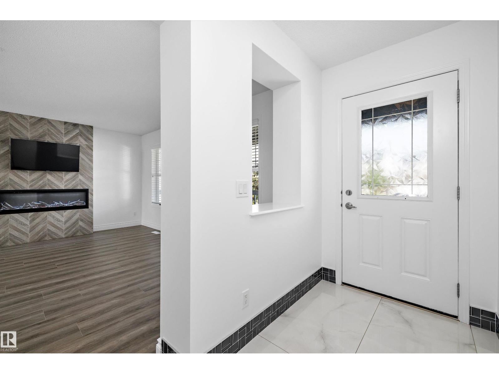 Photo 7 of 9852 217 St Nw Nw, Edmonton AB
