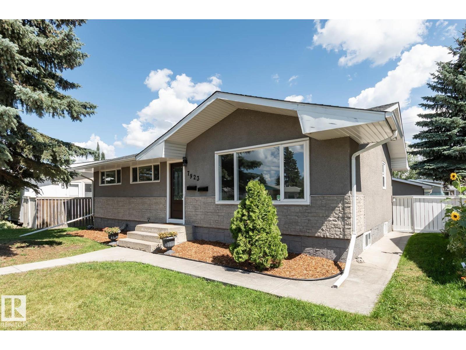 Photo 1 of 7923 159 St Nw, Edmonton AB