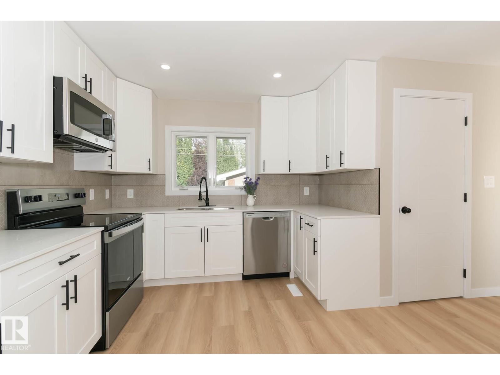 Photo 10 of 7923 159 St Nw, Edmonton AB