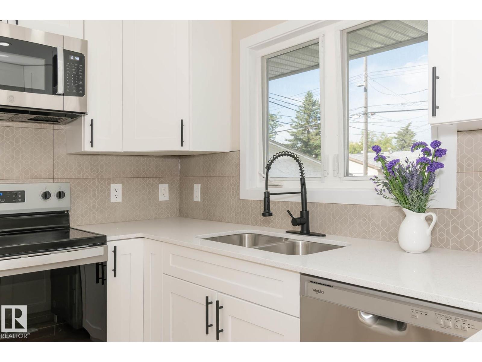 Photo 12 of 7923 159 St Nw, Edmonton AB