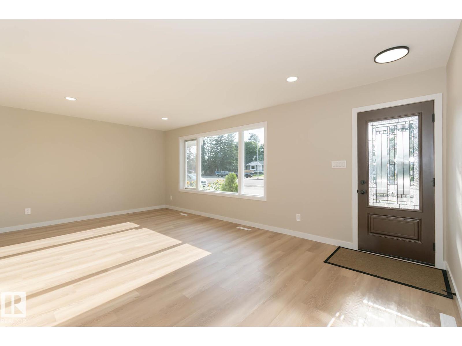 Photo 3 of 7923 159 St Nw, Edmonton AB