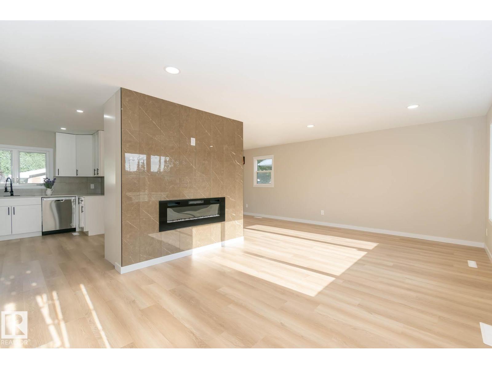 Photo 4 of 7923 159 St Nw, Edmonton AB