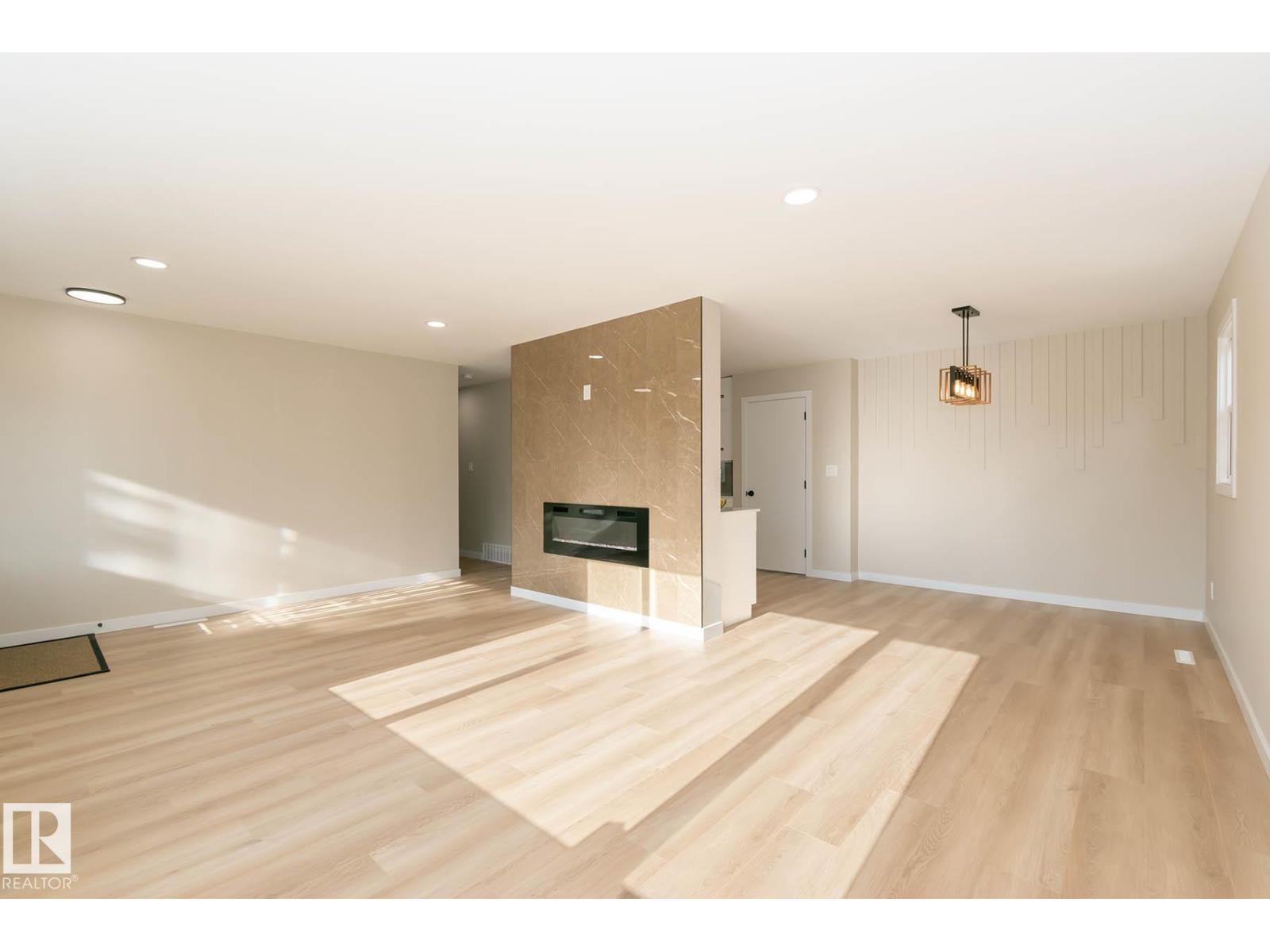 Photo 5 of 7923 159 St Nw, Edmonton AB