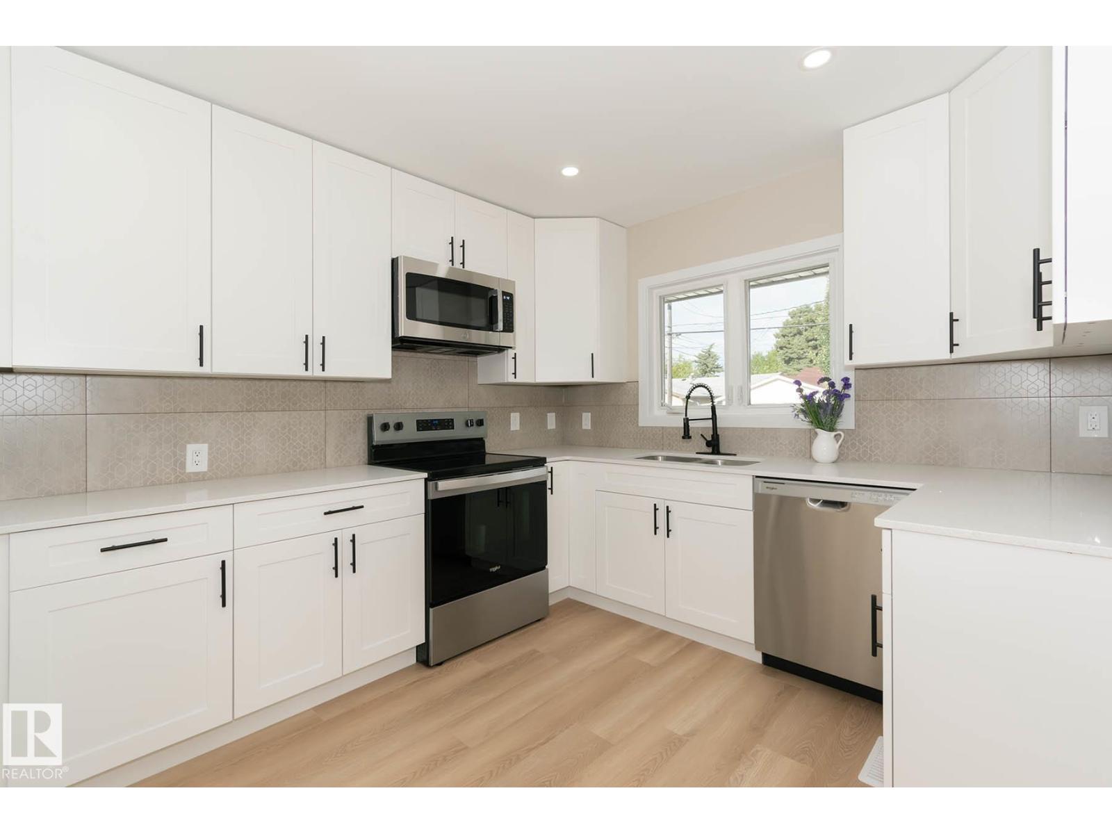 Photo 9 of 7923 159 St Nw, Edmonton AB