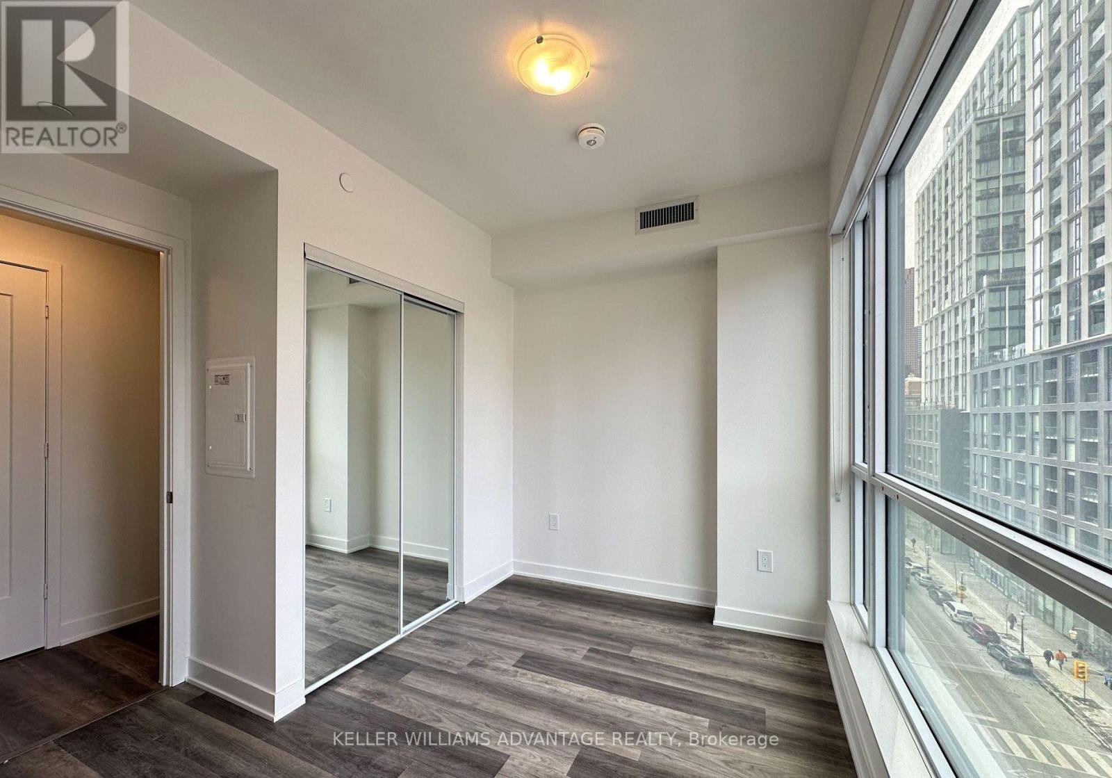 Photo 8 of 771 W 135 Lower Sherbourne Street, Toronto ON