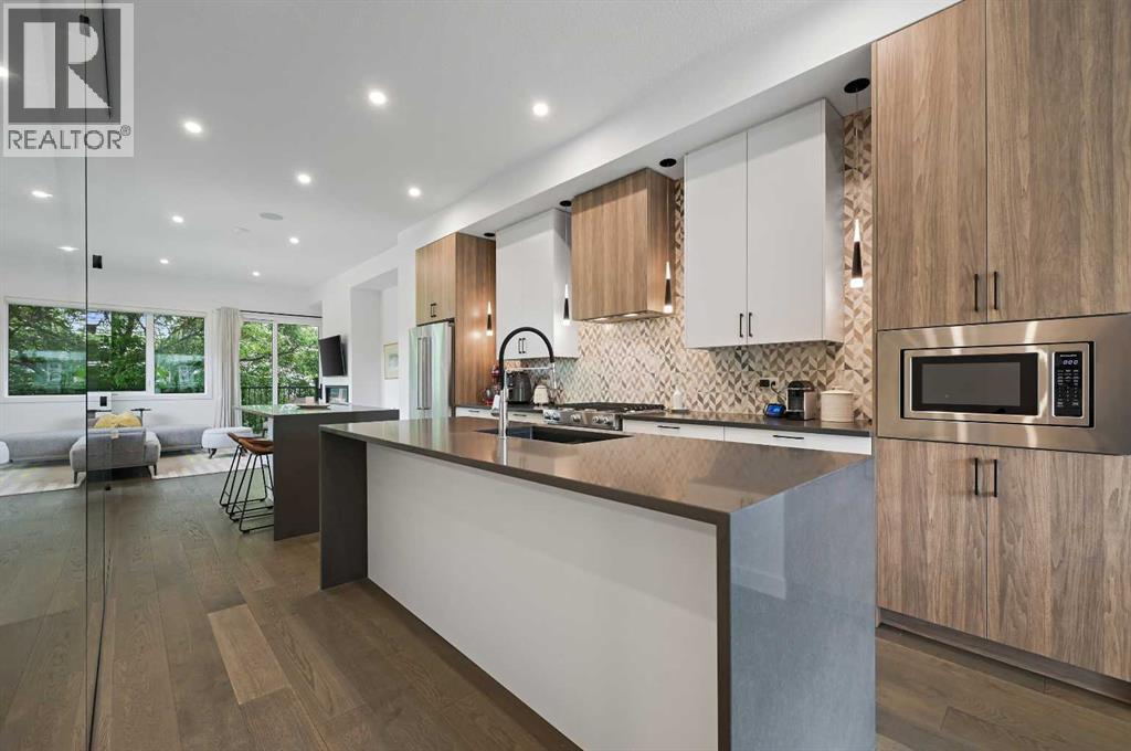 Photo 9 of 2100 17 A Street Sw, Calgary AB