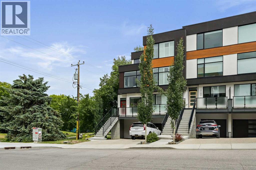Photo 3 of 2100 17 A Street Sw, Calgary AB