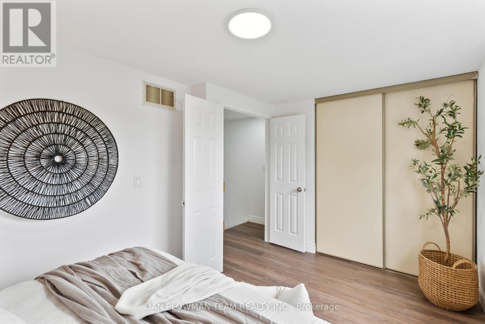 Photo 21 of 1411 Beaverbrook Court, Oshawa ON