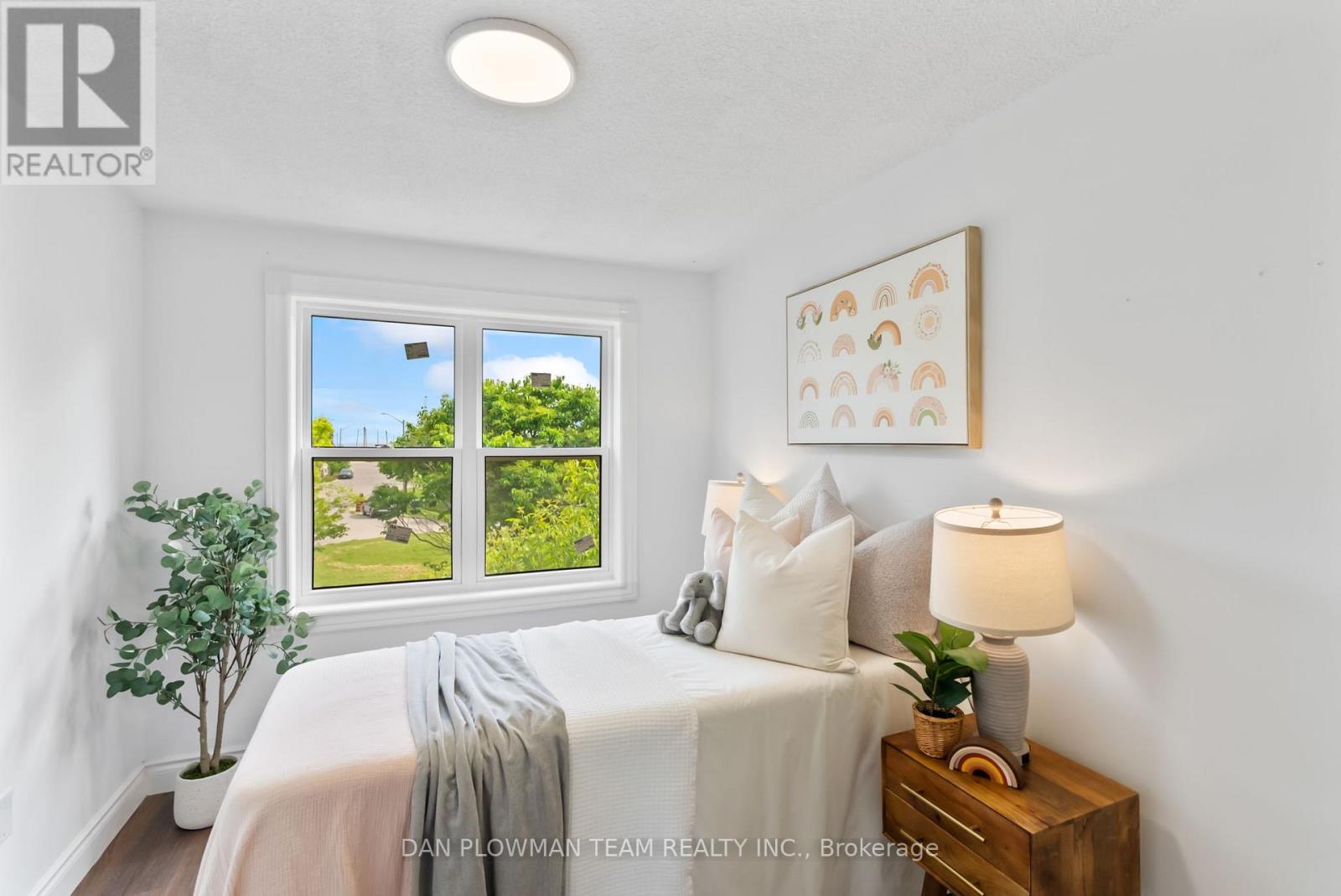 Photo 29 of 1411 Beaverbrook Court, Oshawa ON