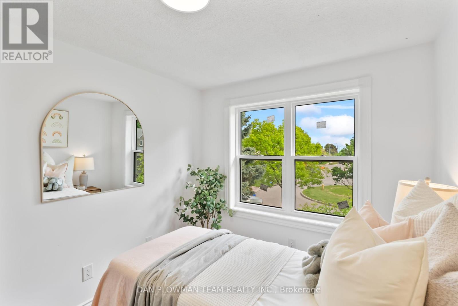 Photo 30 of 1411 Beaverbrook Court, Oshawa ON