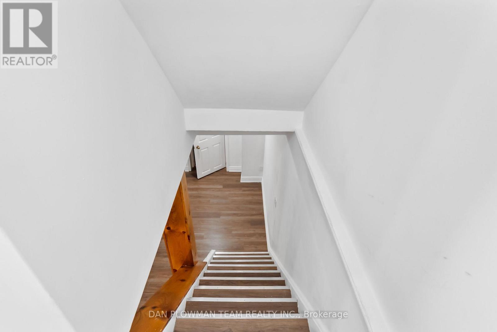 Photo 31 of 1411 Beaverbrook Court, Oshawa ON