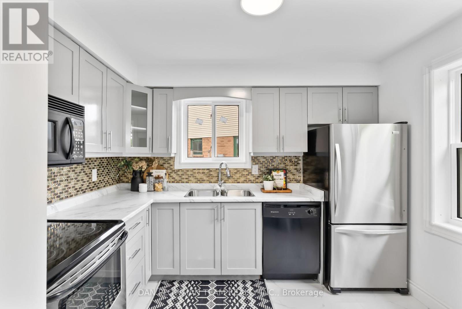 Photo 5 of 1411 Beaverbrook Court, Oshawa ON