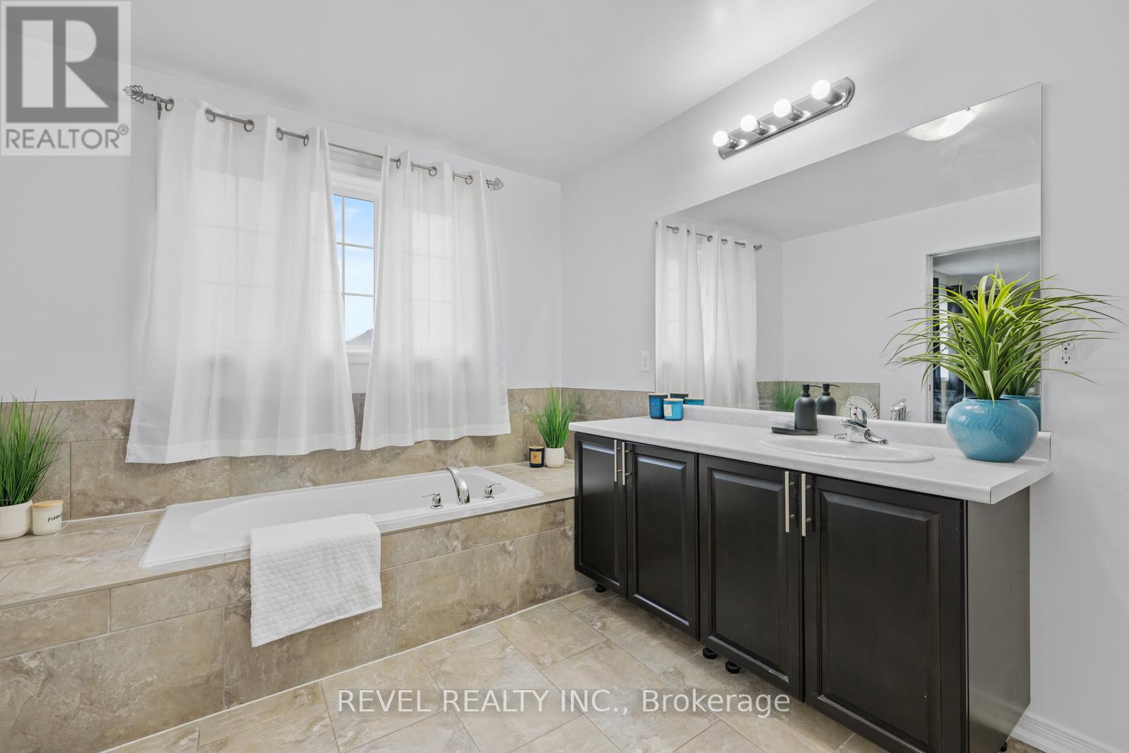 Photo 17 of 1254 Leslie Drive, Innisfil ON