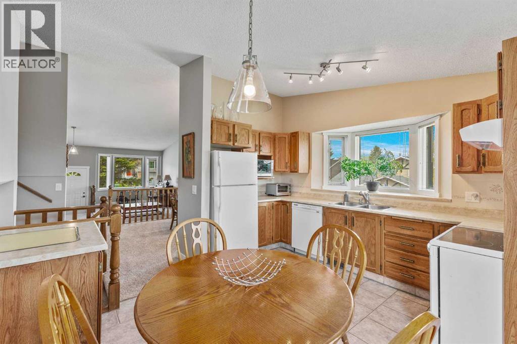 Photo 11 of 111 Edgebyne Crescent Nw, Calgary AB