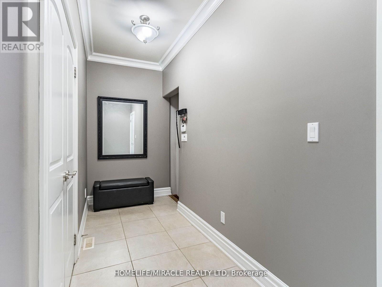 Photo 10 of 24 Allison Court, Halton Hills ON