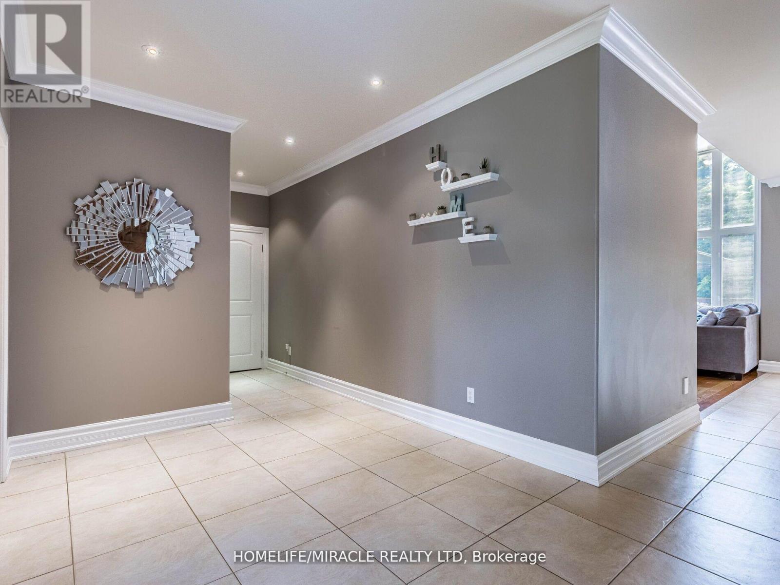 Photo 11 of 24 Allison Court, Halton Hills ON