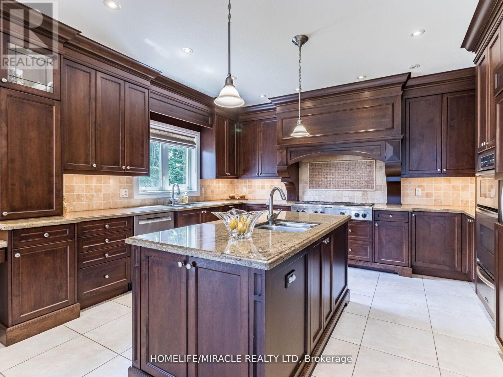 Photo 13 of 24 Allison Court, Halton Hills ON