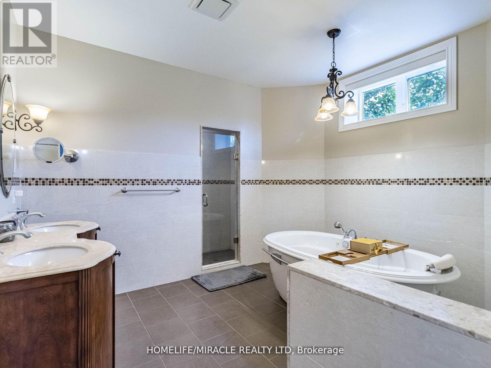Photo 35 of 24 Allison Court, Halton Hills ON