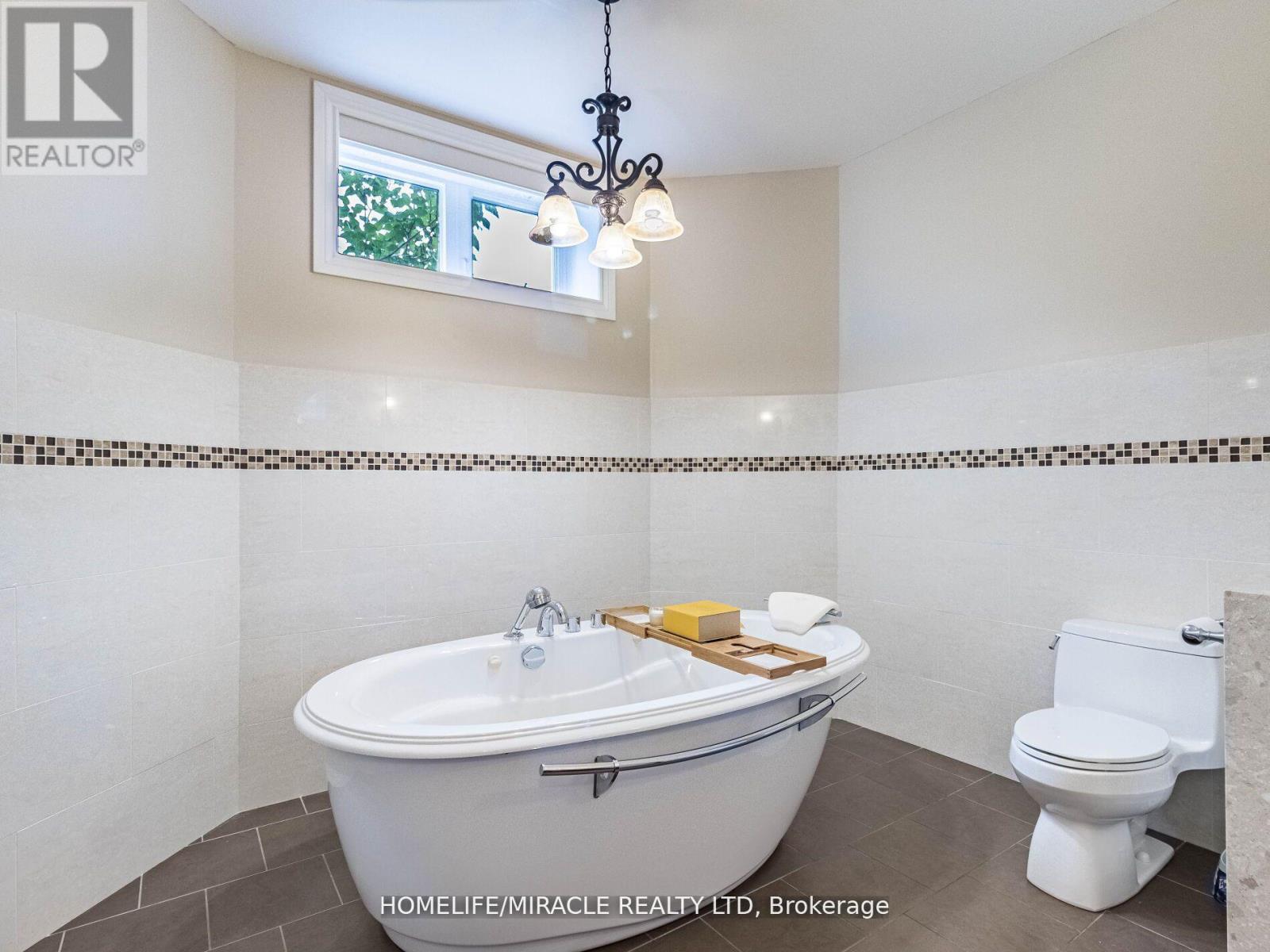 Photo 36 of 24 Allison Court, Halton Hills ON