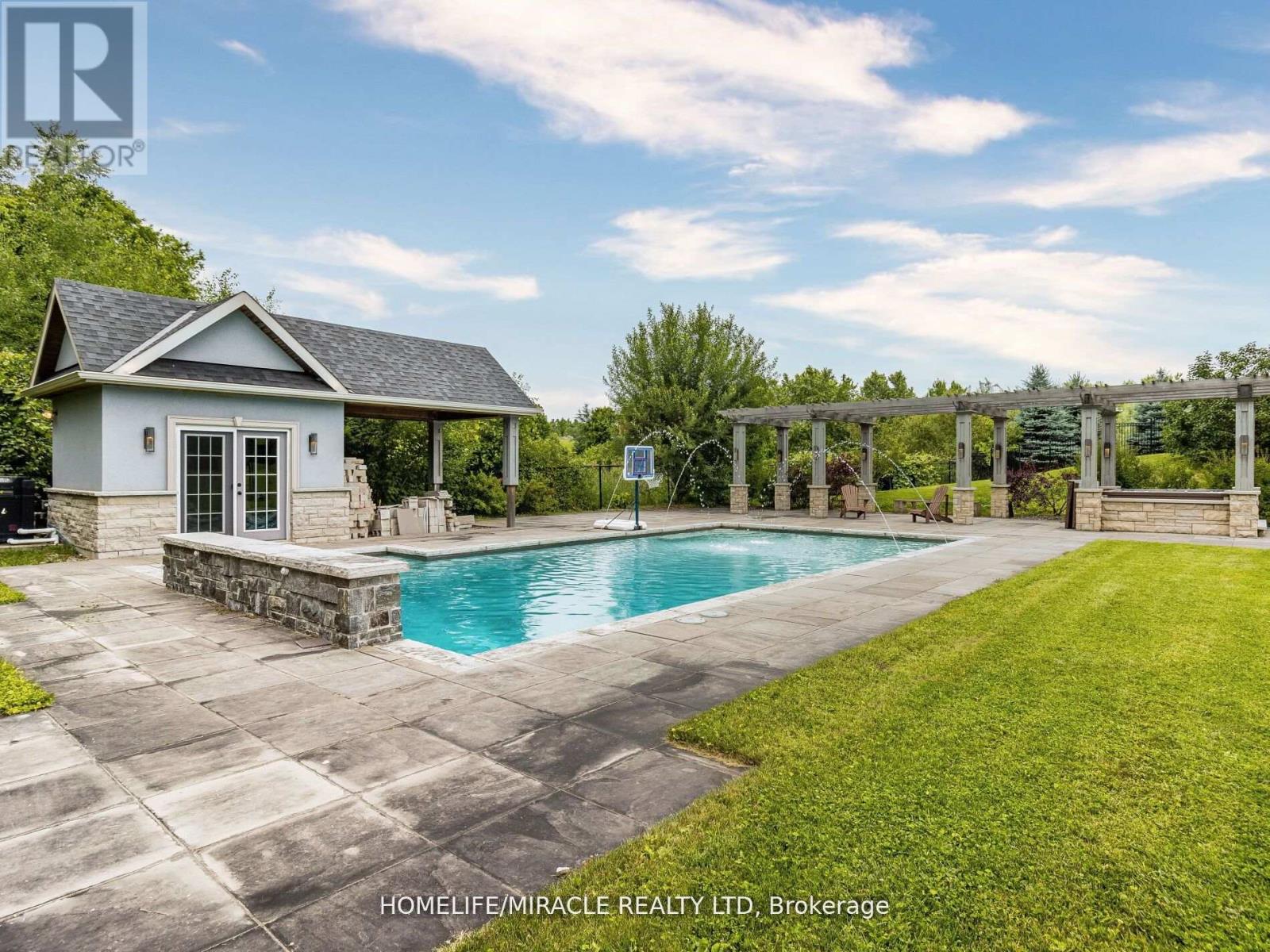 Photo 4 of 24 Allison Court, Halton Hills ON