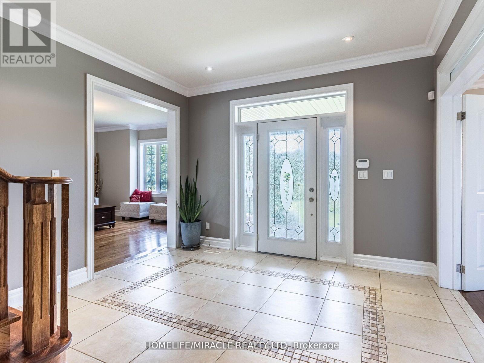 Photo 5 of 24 Allison Court, Halton Hills ON