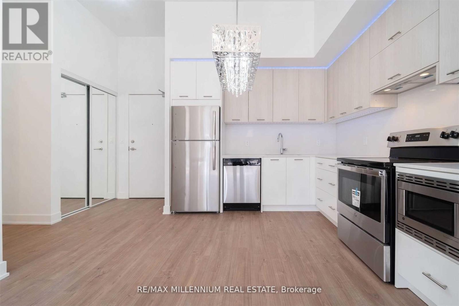 Photo 3 of 102 180 Veterans Drive, Brampton ON