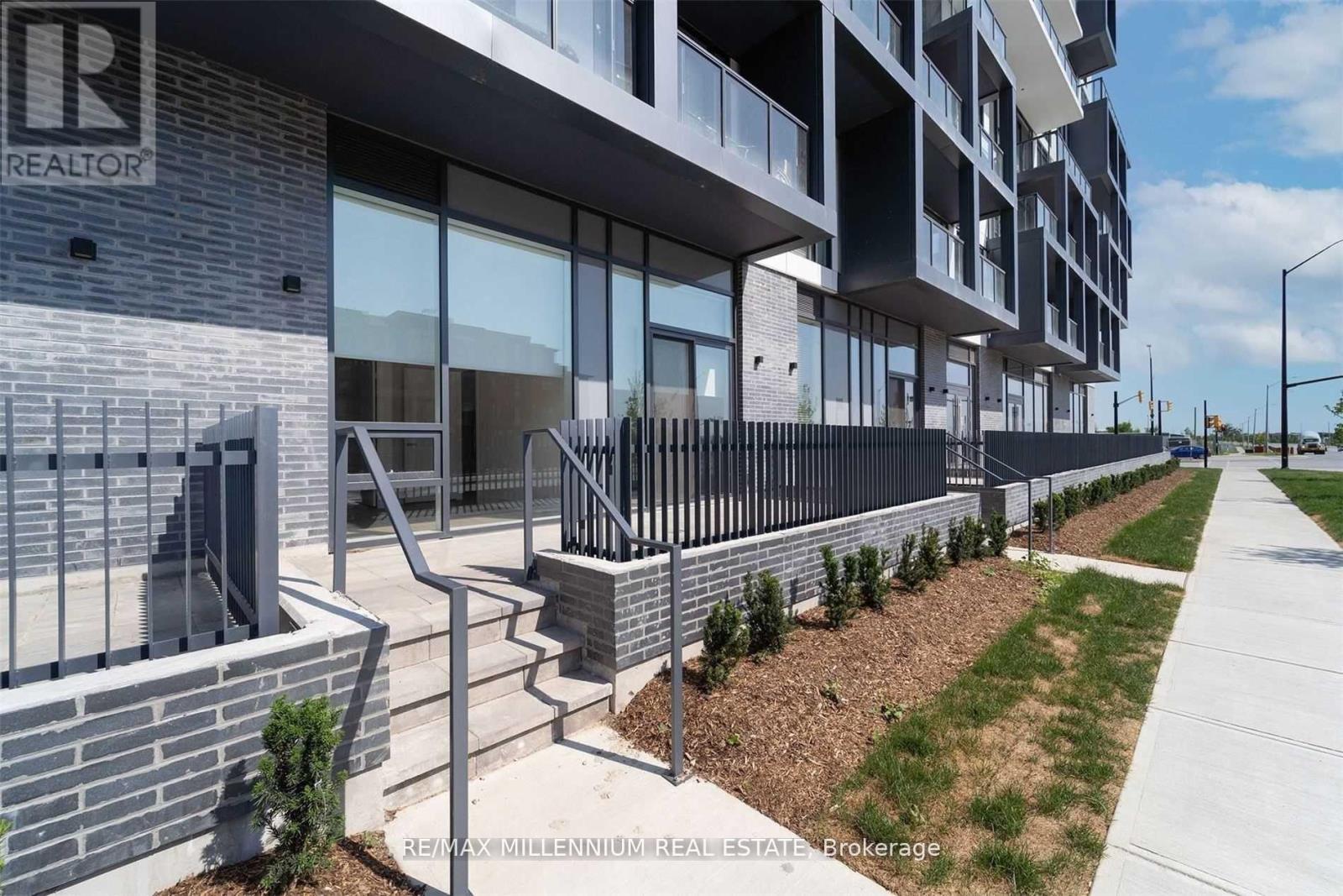 Photo 9 of 102 180 Veterans Drive, Brampton ON