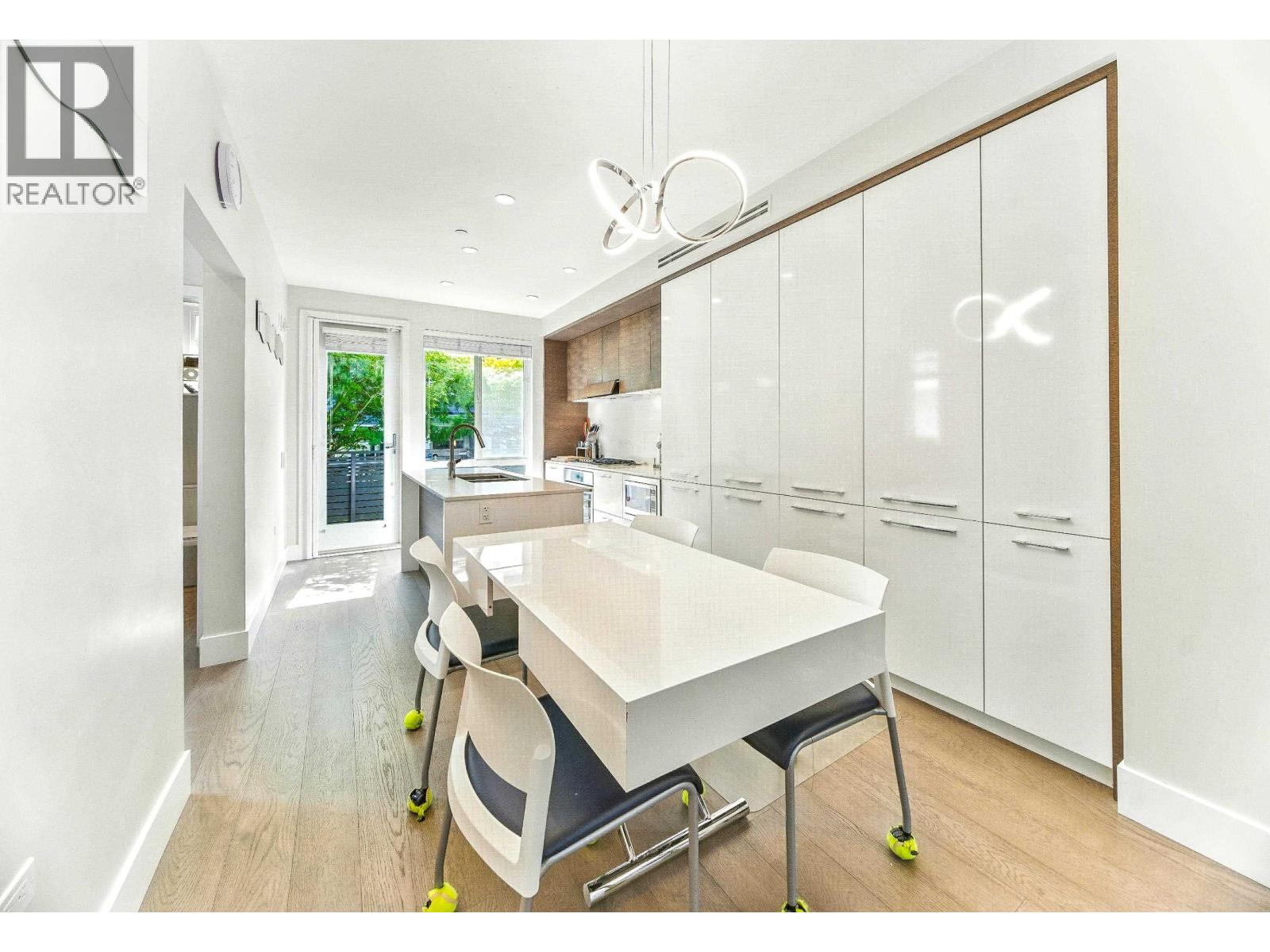Photo 6 of 276 W 62nd Avenue, Vancouver BC