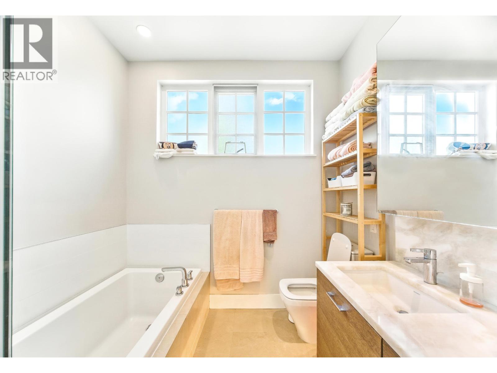 Photo 31 of 276 W 62nd Avenue, Vancouver BC